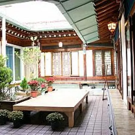 Friends House公寓
